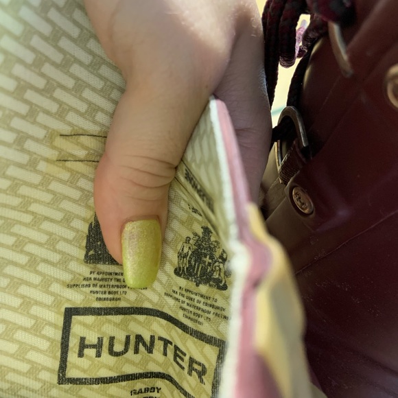 ⭐️Hunter Burgundy and Tan Heeled Boots⭐️ - Picture 13 of 15